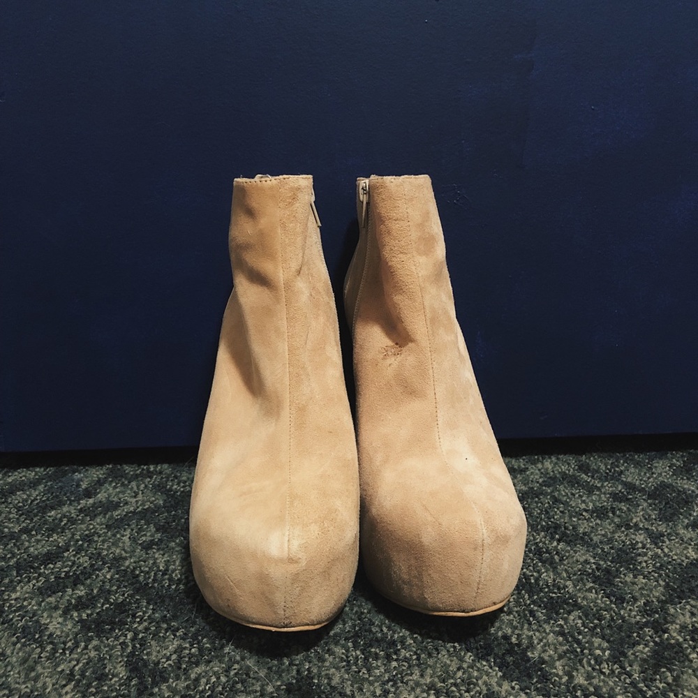 BCBG beige ankle boots